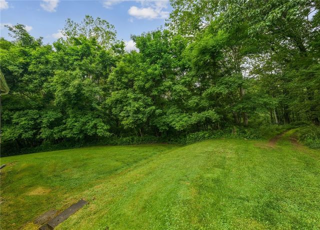 617 Pacek Rd, Unity Twp, PA 15601