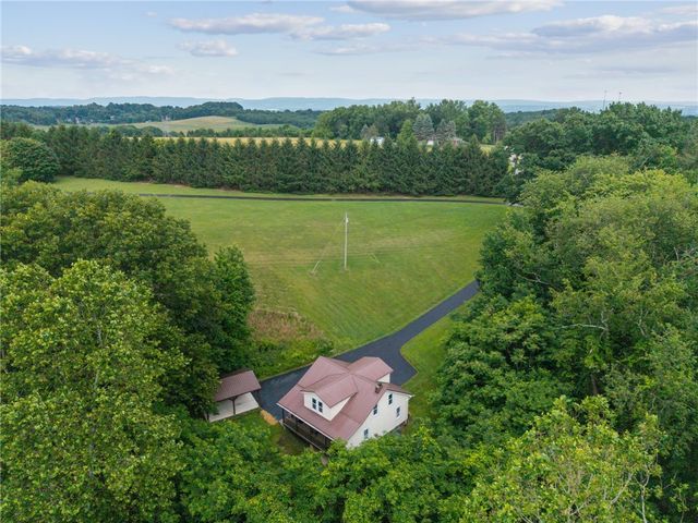617 Pacek Rd, Unity Twp, PA 15601
