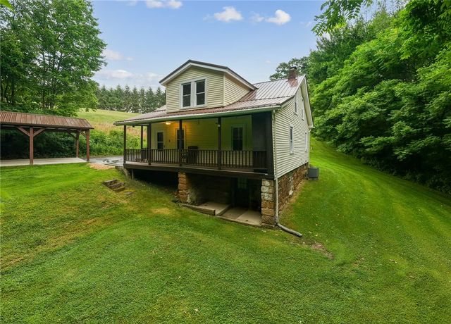 617 Pacek Rd, Unity Twp, PA 15601
