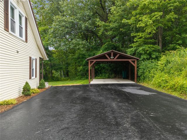 617 Pacek Rd, Unity Twp, PA 15601