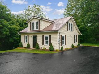 617 Pacek Rd, Unity Twp, PA 15601
