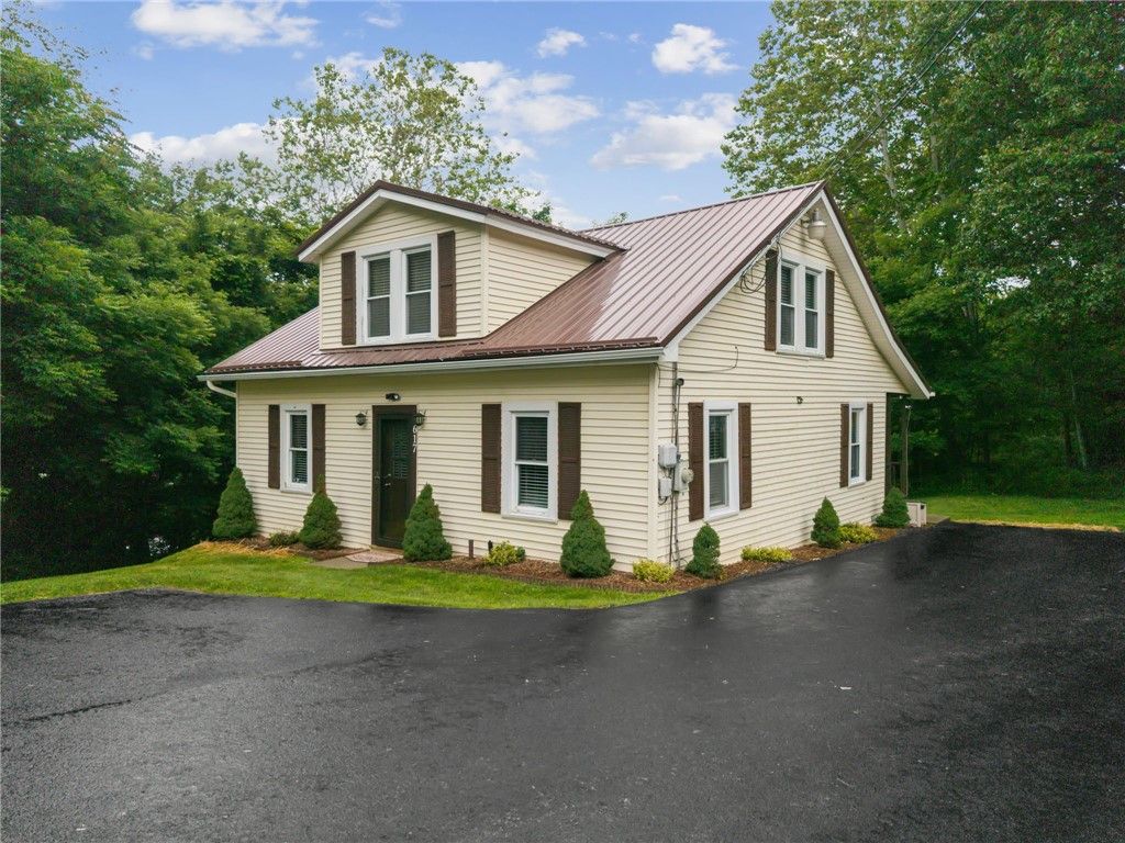 617 Pacek Rd, Unity Twp, PA 15601