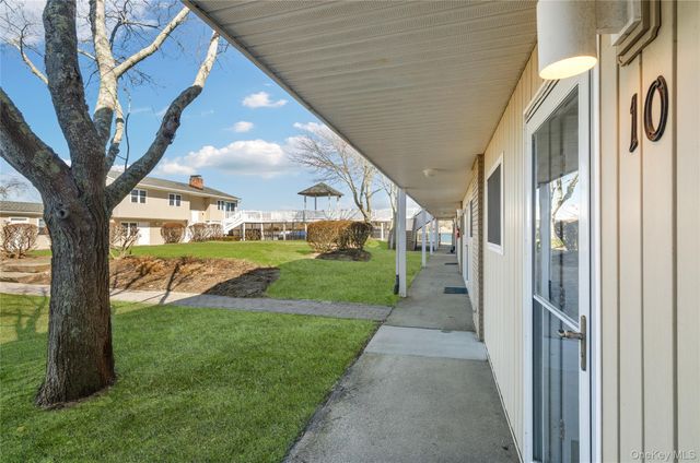 61 W Tiana Road 10, Hampton Bays, NY 11946