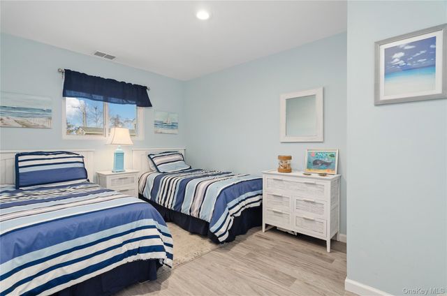 61 W Tiana Road 10, Hampton Bays, NY 11946