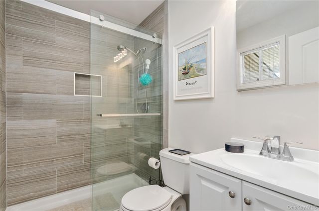 61 W Tiana Road 10, Hampton Bays, NY 11946