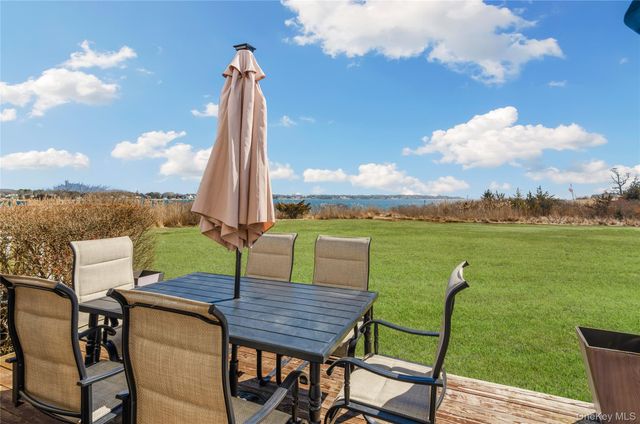 61 W Tiana Road 10, Hampton Bays, NY 11946