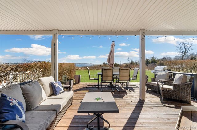 61 W Tiana Road 10, Hampton Bays, NY 11946