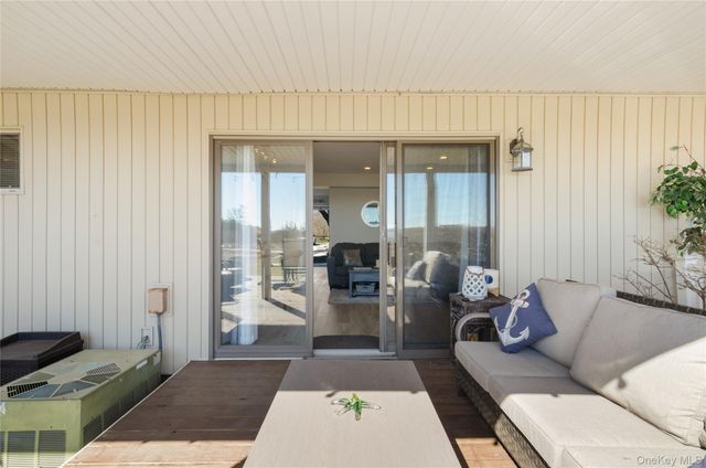 61 W Tiana Road 10, Hampton Bays, NY 11946