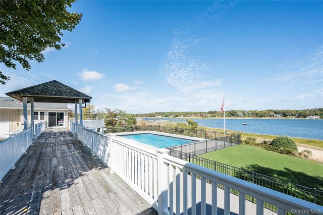 61 W Tiana Road 10, Hampton Bays, NY 11946