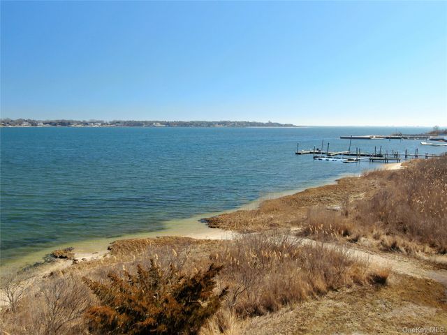 61 W Tiana Road 10, Hampton Bays, NY 11946