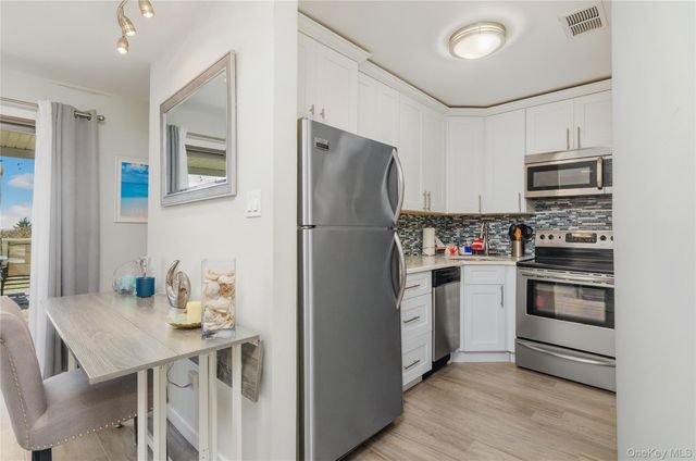 61 W Tiana Road 10, Hampton Bays, NY 11946