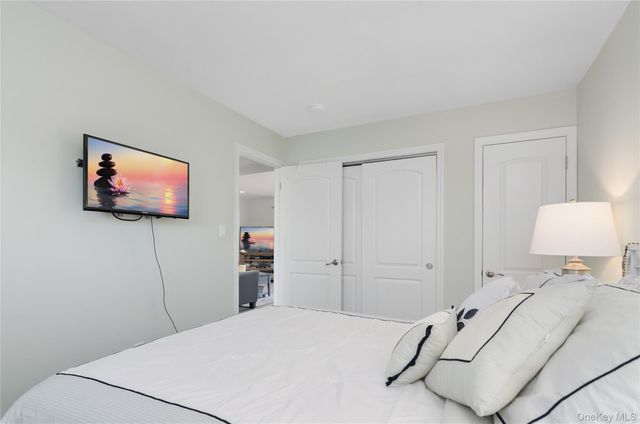 61 W Tiana Road 10, Hampton Bays, NY 11946