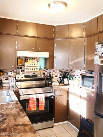 252 Parkgate Avenue, Austintown, OH 44515