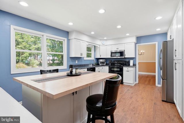 17 BRIARWOOD DR, Voorhees, NJ 08043