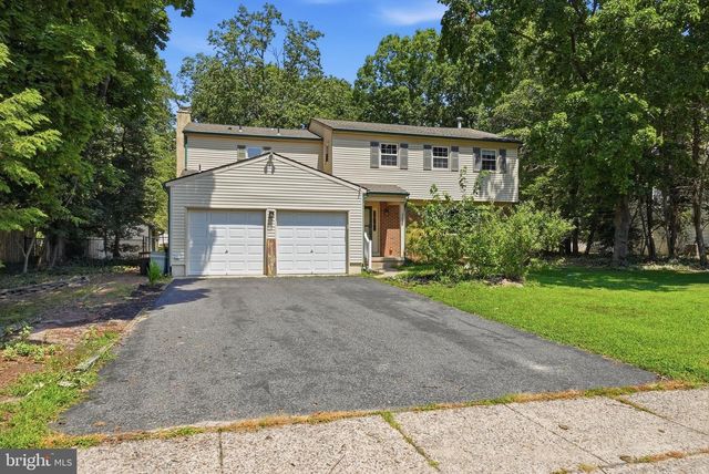17 BRIARWOOD DR, Voorhees, NJ 08043