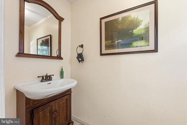 17 BRIARWOOD DR, Voorhees, NJ 08043