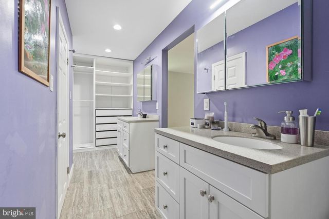 17 BRIARWOOD DR, Voorhees, NJ 08043