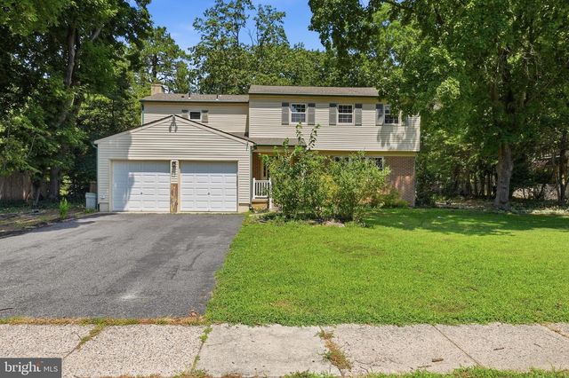 17 BRIARWOOD DR, Voorhees, NJ 08043