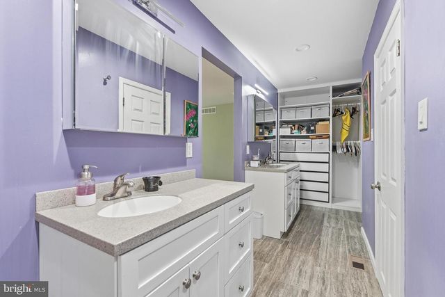 17 BRIARWOOD DR, Voorhees, NJ 08043
