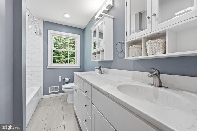 17 BRIARWOOD DR, Voorhees, NJ 08043