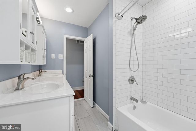 17 BRIARWOOD DR, Voorhees, NJ 08043