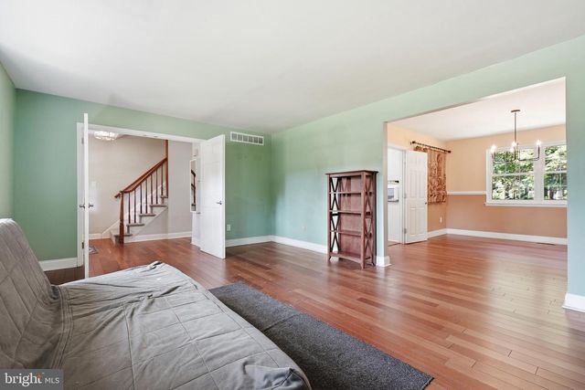 17 BRIARWOOD DR, Voorhees, NJ 08043