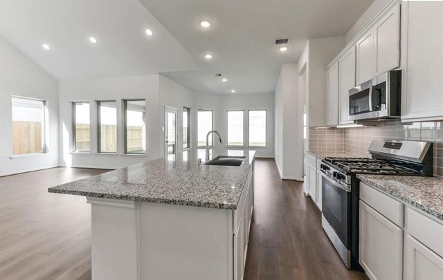 1092 Birds Landing Drive, Magnolia, TX 77355