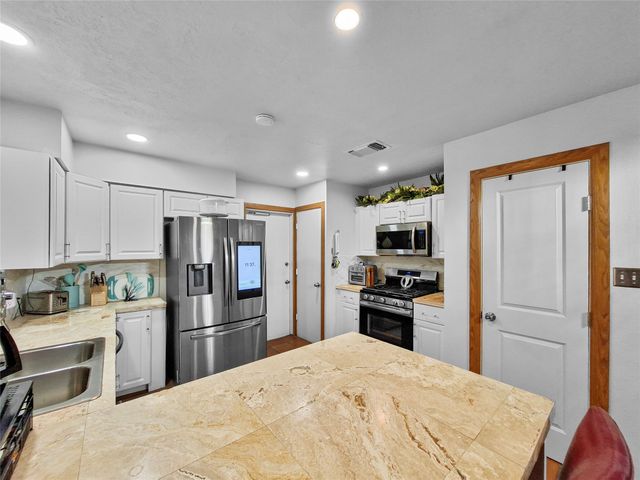 2433 Avenida De Las Estrellas, Santa Fe, NM 87507