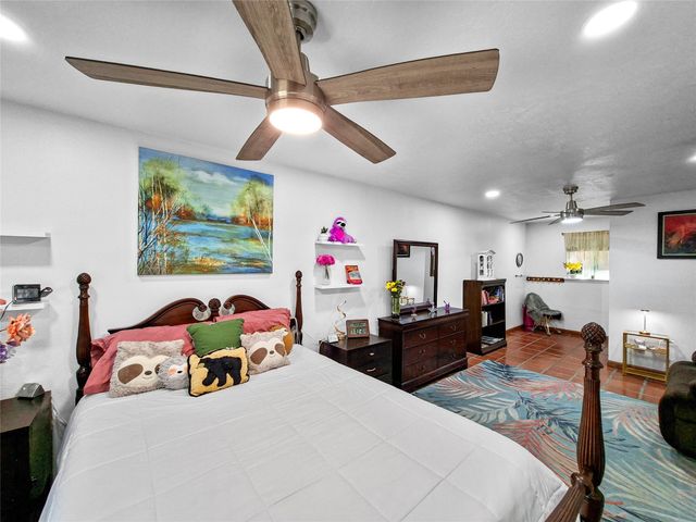 2433 Avenida De Las Estrellas, Santa Fe, NM 87507