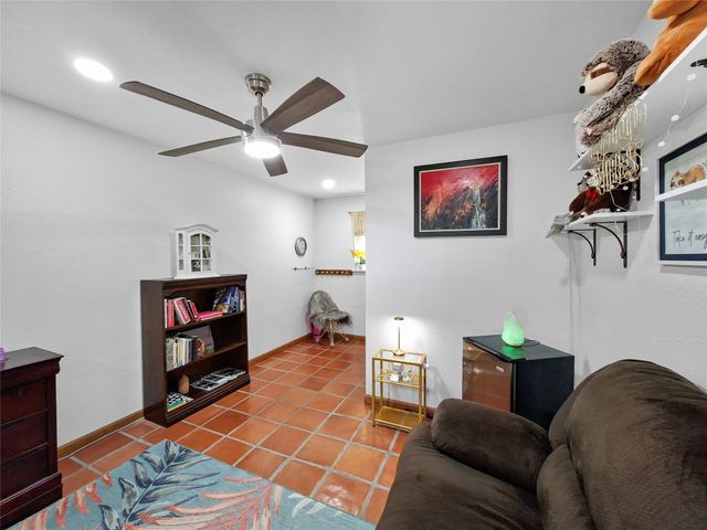 2433 Avenida De Las Estrellas, Santa Fe, NM 87507
