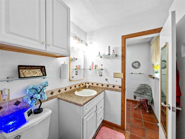 2433 Avenida De Las Estrellas, Santa Fe, NM 87507