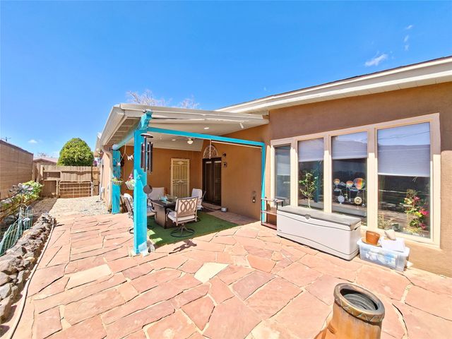 2433 Avenida De Las Estrellas, Santa Fe, NM 87507