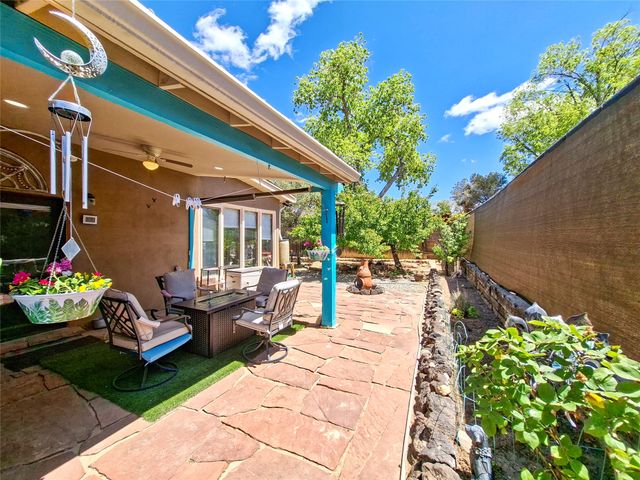 2433 Avenida De Las Estrellas, Santa Fe, NM 87507