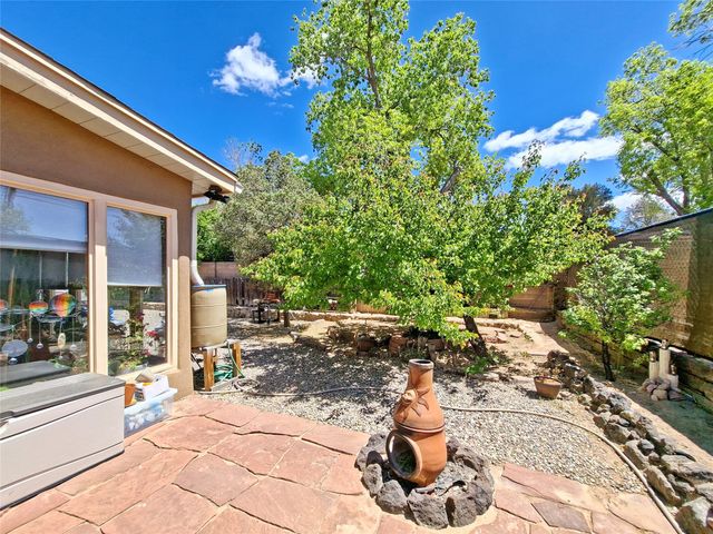 2433 Avenida De Las Estrellas, Santa Fe, NM 87507