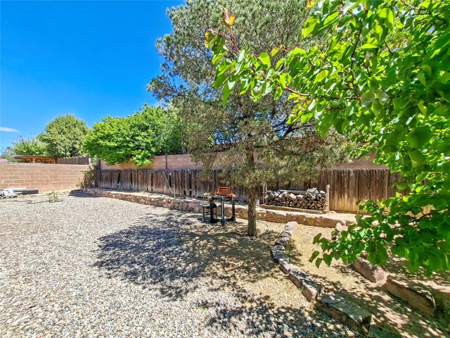 2433 Avenida De Las Estrellas, Santa Fe, NM 87507
