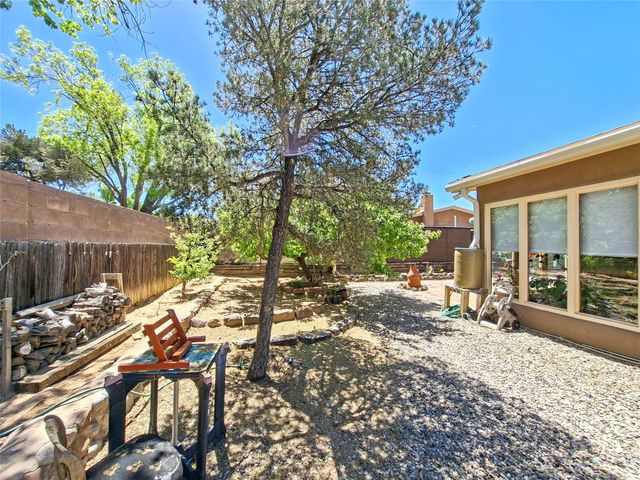 2433 Avenida De Las Estrellas, Santa Fe, NM 87507