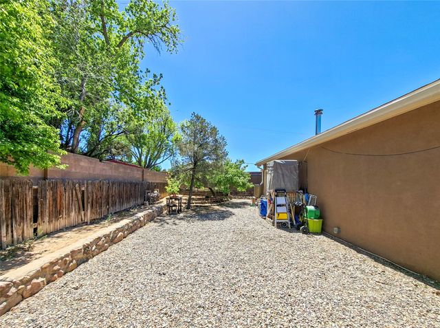2433 Avenida De Las Estrellas, Santa Fe, NM 87507