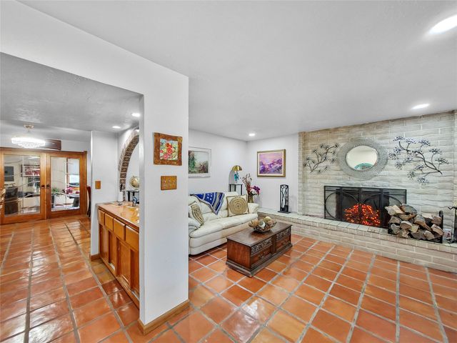 2433 Avenida De Las Estrellas, Santa Fe, NM 87507