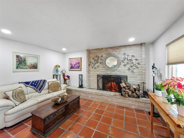 2433 Avenida De Las Estrellas, Santa Fe, NM 87507