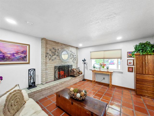 2433 Avenida De Las Estrellas, Santa Fe, NM 87507