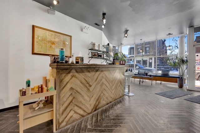 2119 N Damen Avenue, Chicago, IL 60647