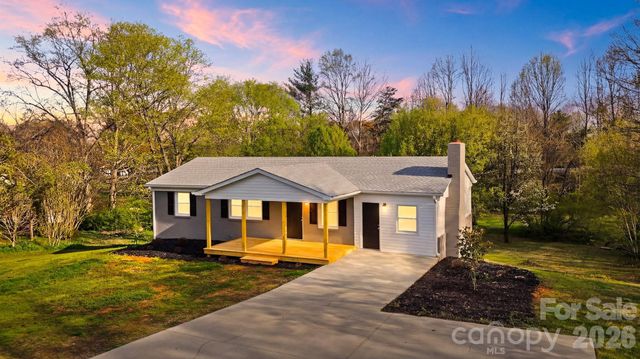 1033 Stagecoach Trail, Lenoir, NC 28645