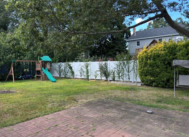 33 Loughlin Drive, Shirley, NY 11967