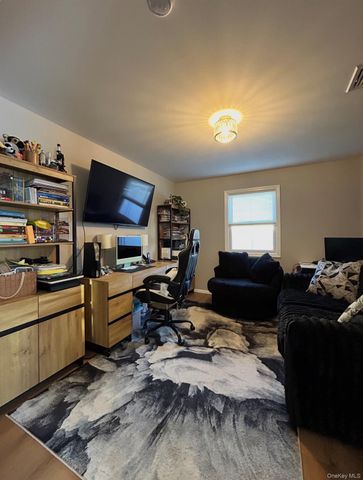 33 Loughlin Drive, Shirley, NY 11967