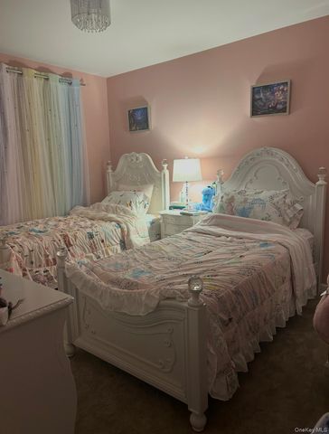 33 Loughlin Drive, Shirley, NY 11967