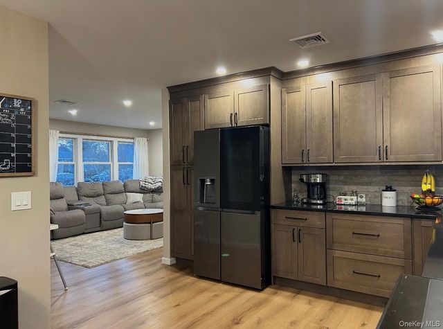 33 Loughlin Drive, Shirley, NY 11967