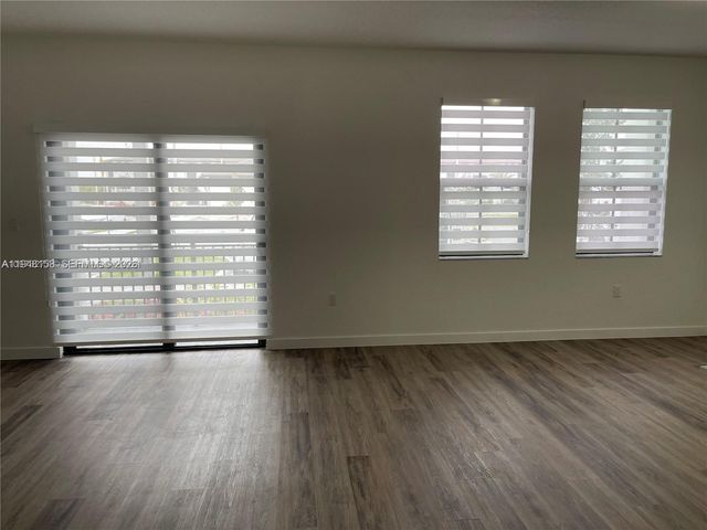 15520 SW 136th St 103, Miami, FL 33196