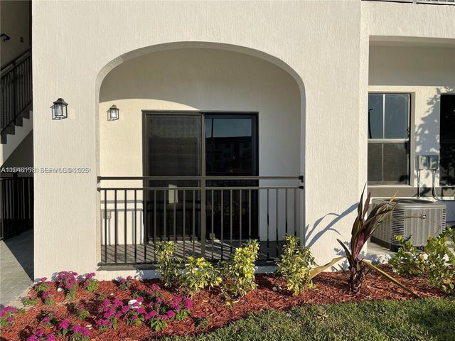15520 SW 136th St 103, Miami, FL 33196