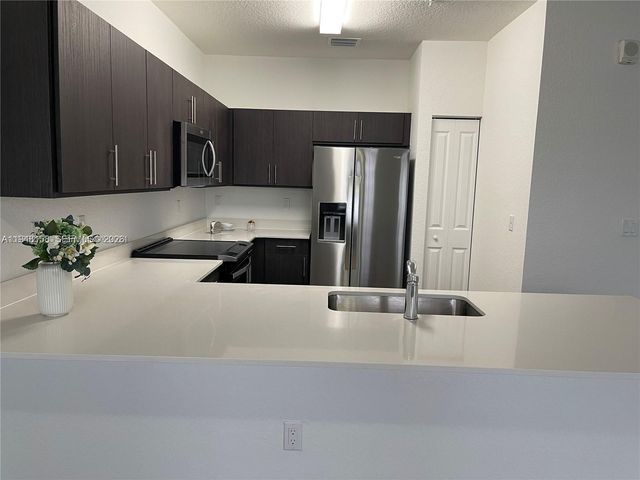 15520 SW 136th St 103, Miami, FL 33196