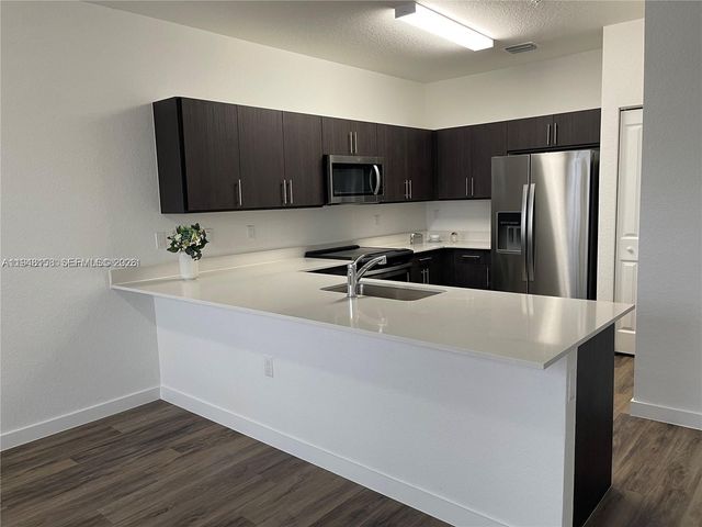 15520 SW 136th St 103, Miami, FL 33196